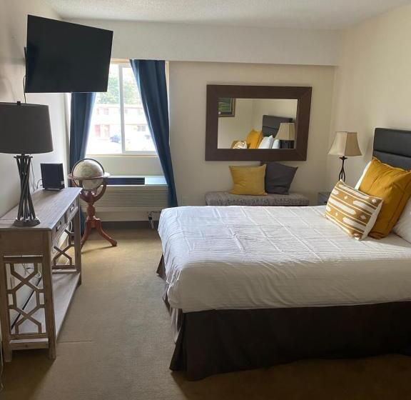 דירת חדר, Western Lodge