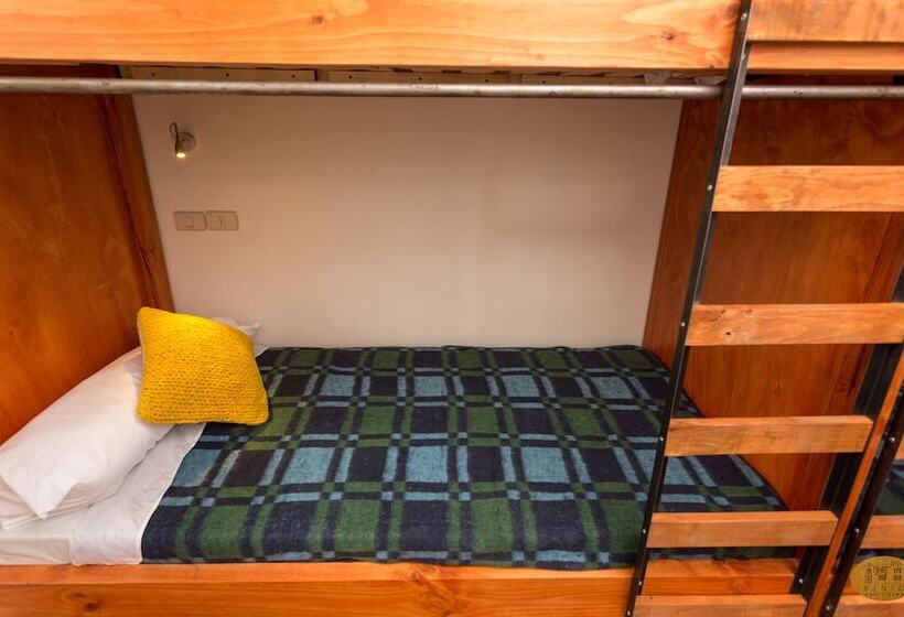 سرير فى غرفة مشتركه, Bento Hostel   Adults Only