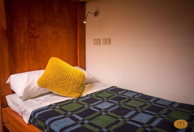 سرير فى غرفة مشتركه, Bento Hostel   Adults Only