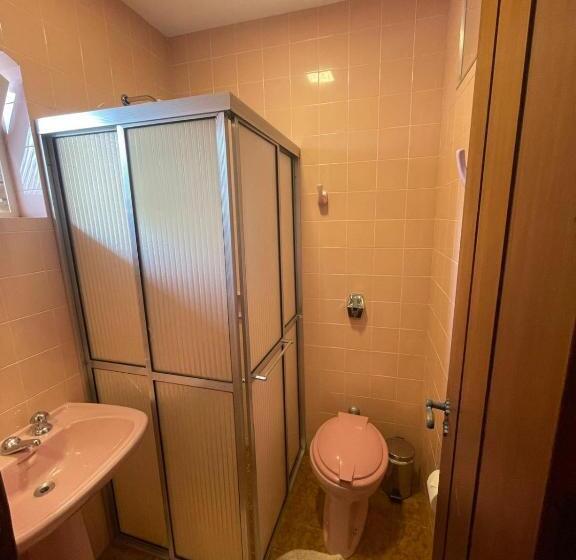 Economy Zimmer, Pousada Déjà Vu