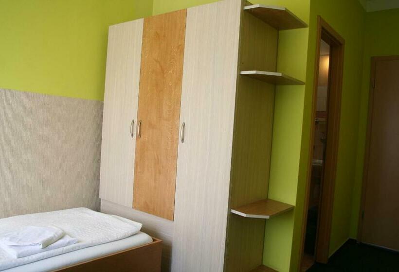 غرفة قياسية فردية, Herman