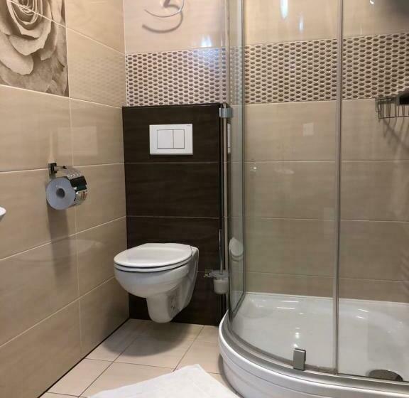 غرفة ديلوكس, Herman