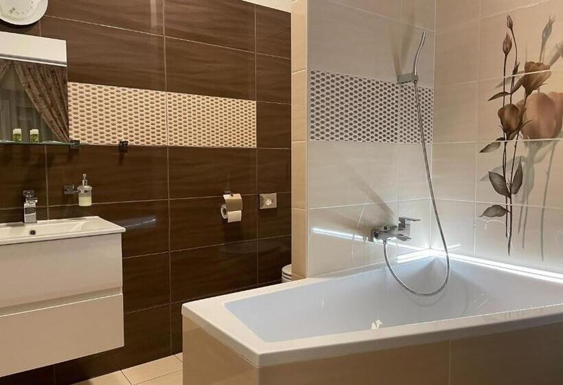 إستوديو ديلوكس, Herman