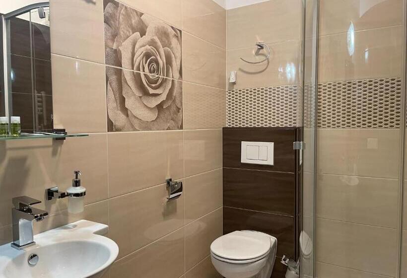 غرفة ديلوكس فردية, Herman