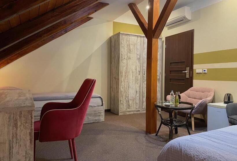 غرفة ديلوكس, Herman