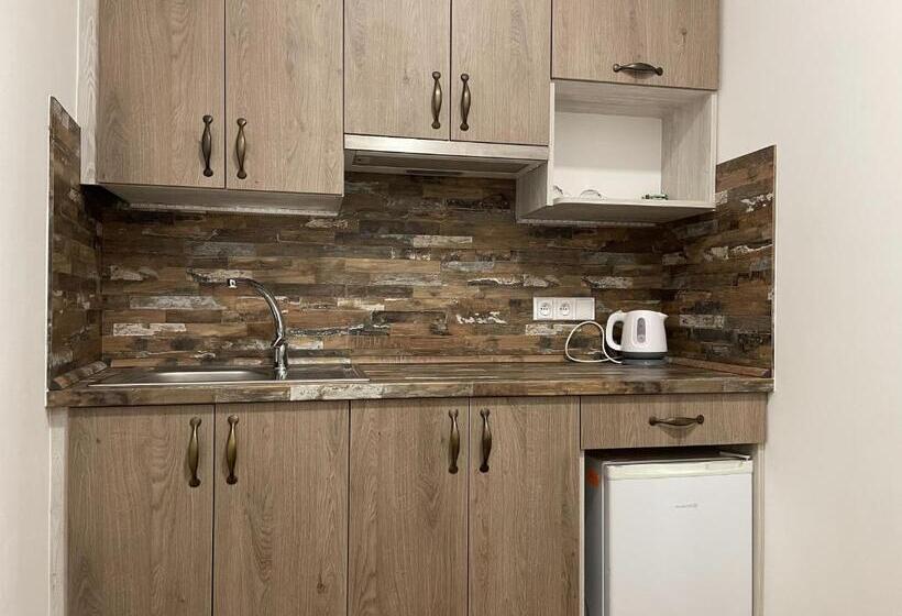 شقة غرفتين, Herman