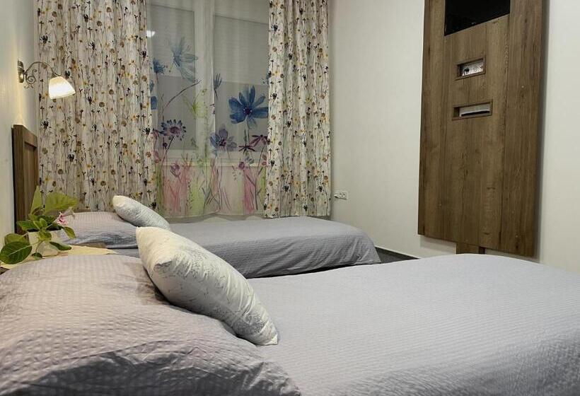 شقة غرفتين, Herman