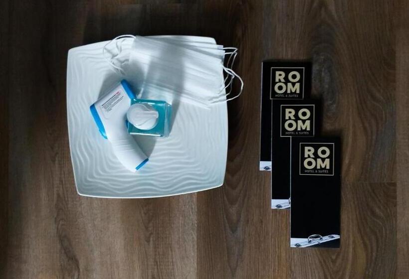 غرفة قياسية, Room Hotel & Suites