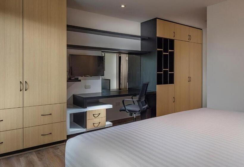 غرفة قياسية, Room Hotel & Suites