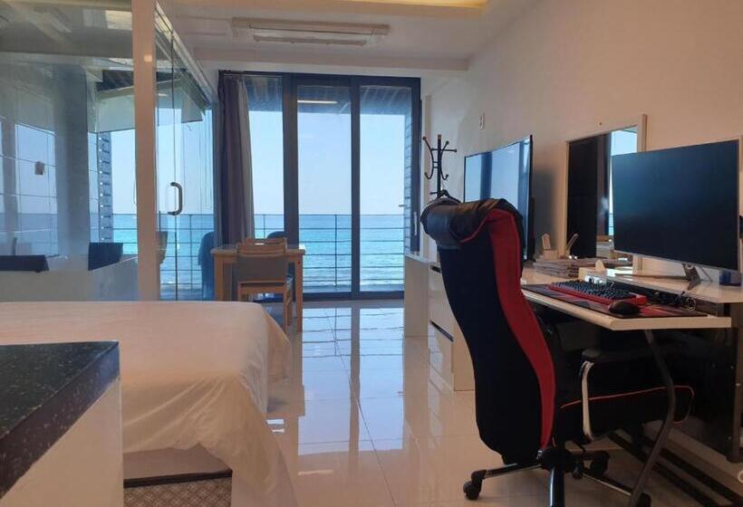 海景标准间带阳台, Castle Pool Resort