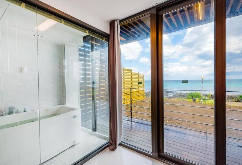 海景标准间带阳台, Castle Pool Resort