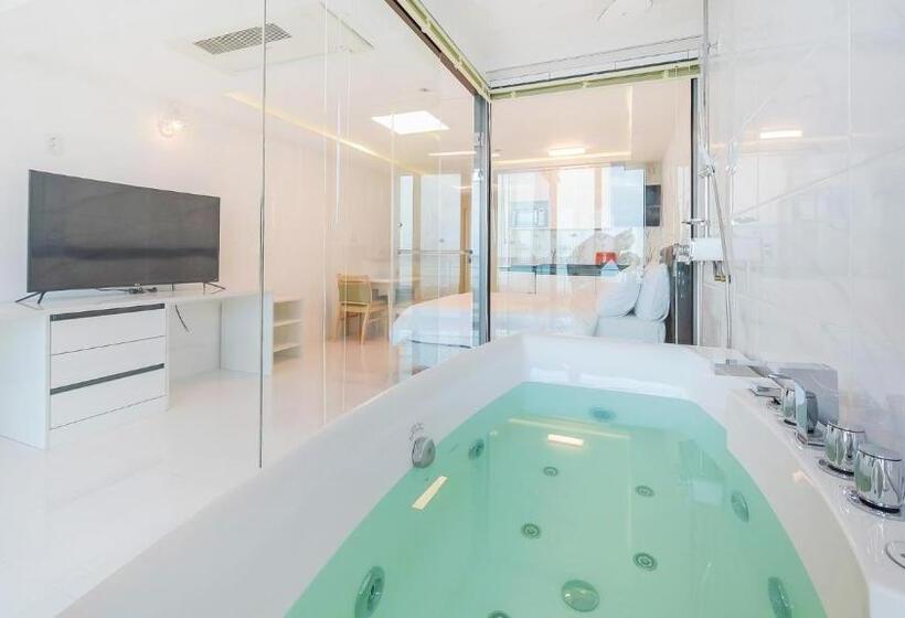 海景标准间带阳台, Castle Pool Resort