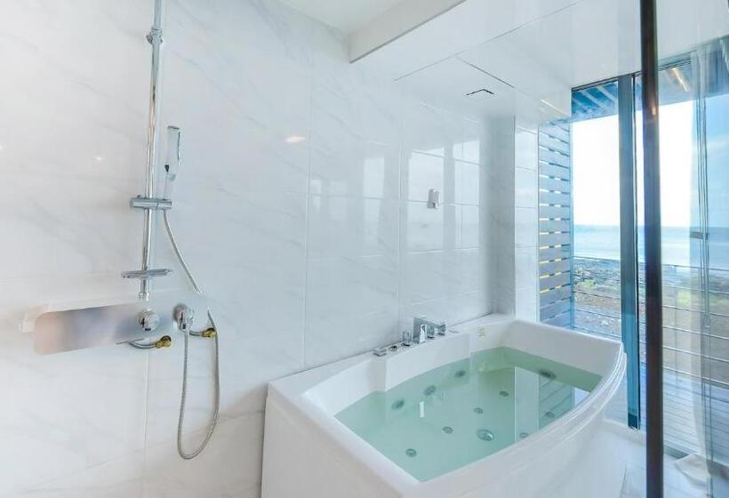 海景标准间带阳台, Castle Pool Resort