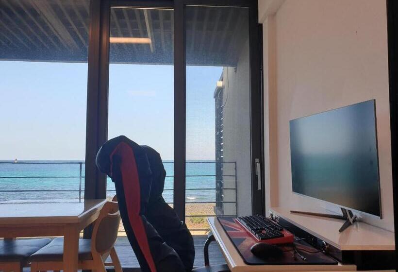 带海景的标准房, Castle Pool Resort