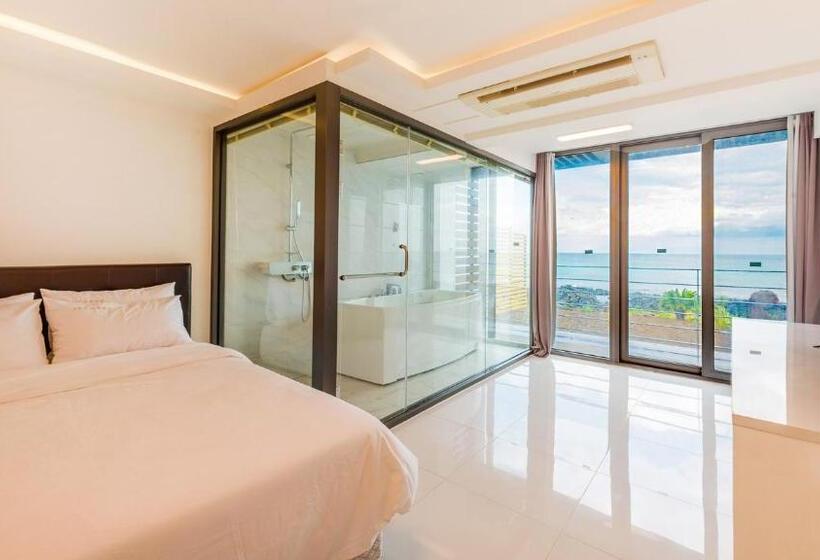 Номер Стандарт Вид на Море, Castle Pool Resort