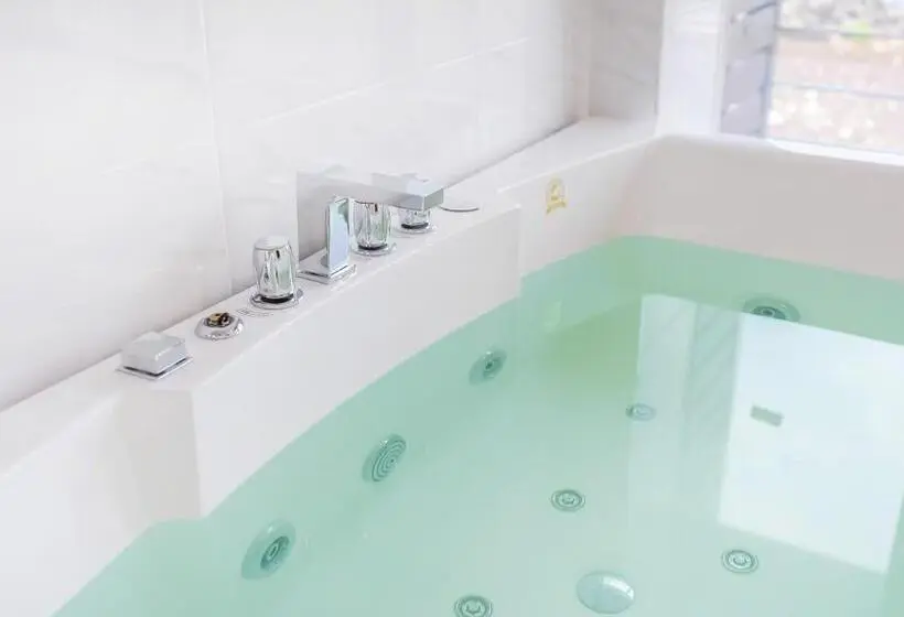 オーシャンビュースタンダードルーム, Castle Pool Resort