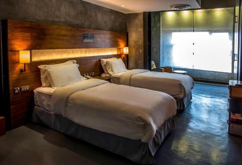 اتاق استاندارد, Flowery Holiday Suites