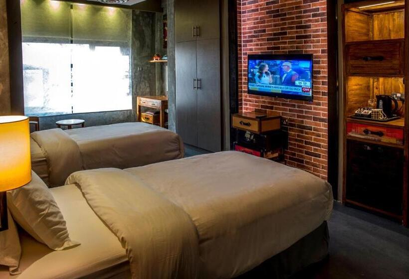 اتاق استاندارد, Flowery Holiday Suites