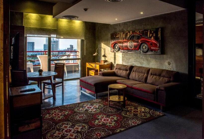 سوییت لوکس, Flowery Holiday Suites