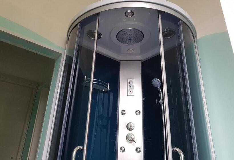 标准三人间, Bed Rho Stazione