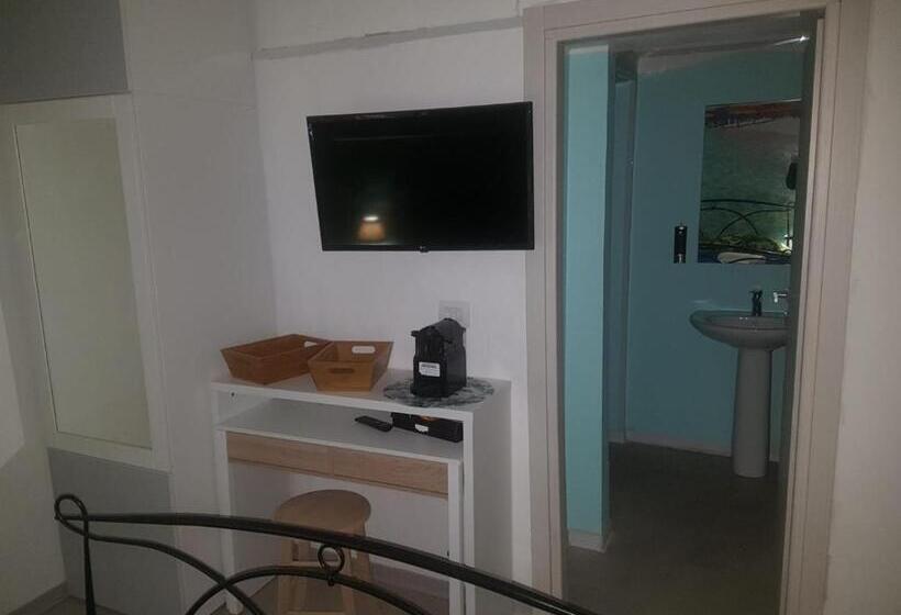 标准三人间, Bed Rho Stazione