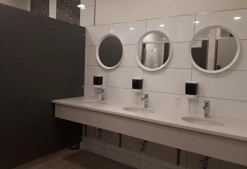 تختخواب در اتاق مشترک, Canmore Downtown Hostel