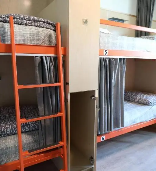 تختخواب در اتاق مشترک, Canmore Downtown Hostel