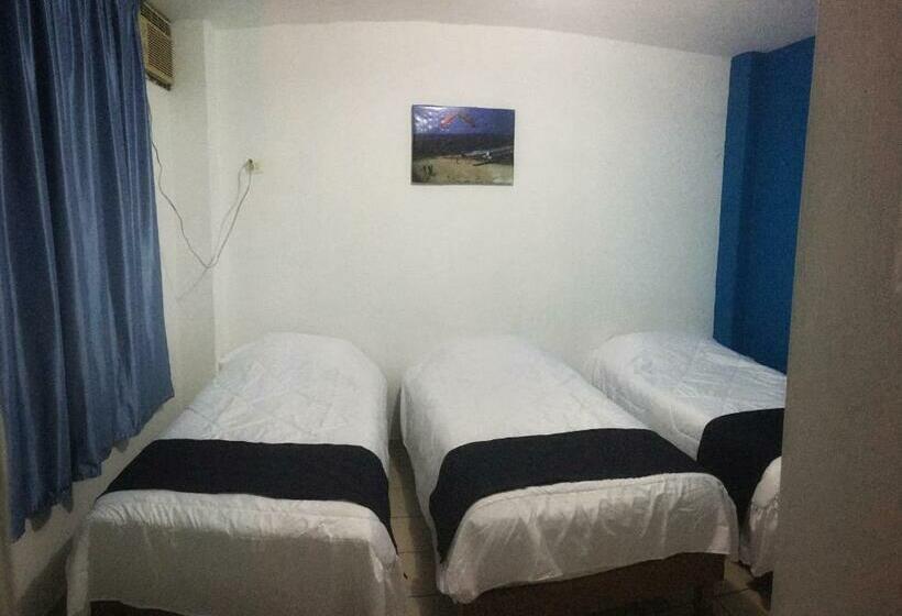 חדר סטנדרט לשלושה, Hostal Albatros