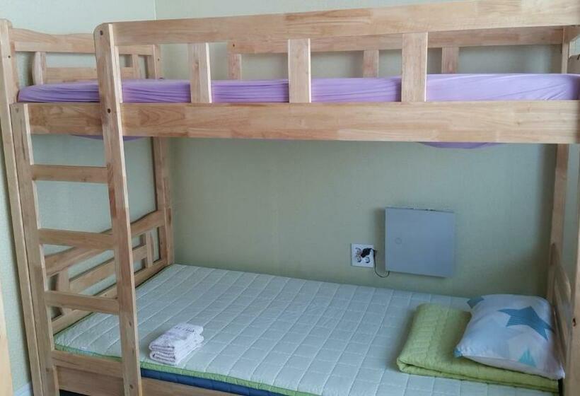 Семейный Номер, Kangguan Guesthouse