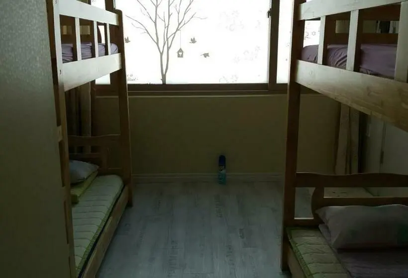 اتاق خانوادگی, Kangguan Guesthouse