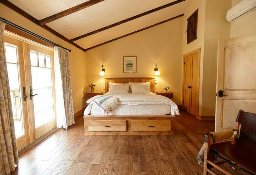 غرفة ديلوكس سرير كينج, Seesaw's Lodge