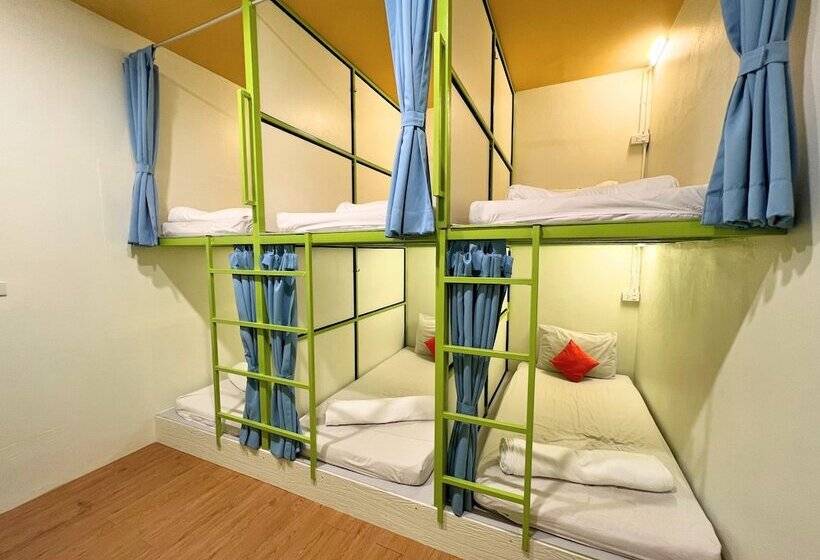 מיטה בחדר משותף, Sleepy Station Hostel