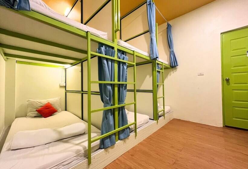 מיטה בחדר משותף, Sleepy Station Hostel