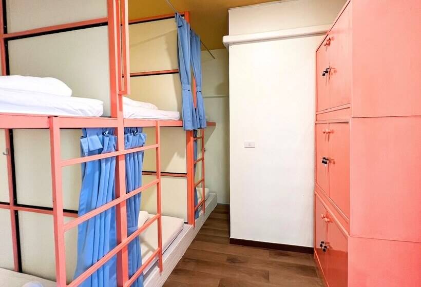 מיטה בחדר משותף, Sleepy Station Hostel