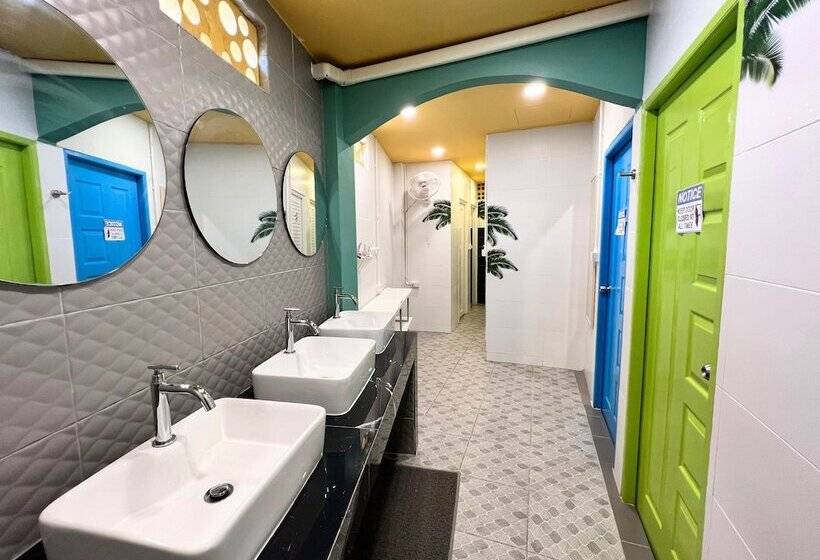 מיטה בחדר משותף, Sleepy Station Hostel