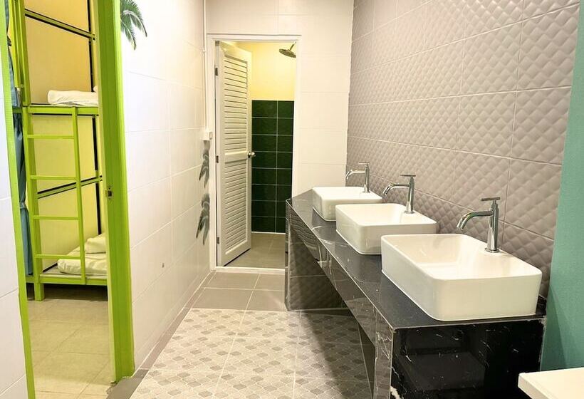 מיטה בחדר משותף, Sleepy Station Hostel