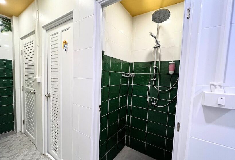 מיטה בחדר משותף, Sleepy Station Hostel