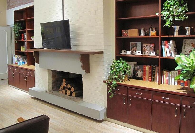 استودیوی استاندارد, American Village Resort