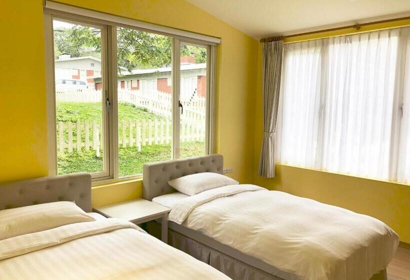 استودیوی استاندارد, American Village Resort