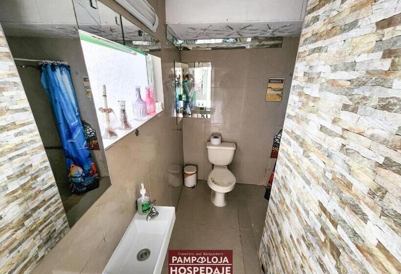 اتاق استاندارد چهار تخته, Hostal Pampaloja