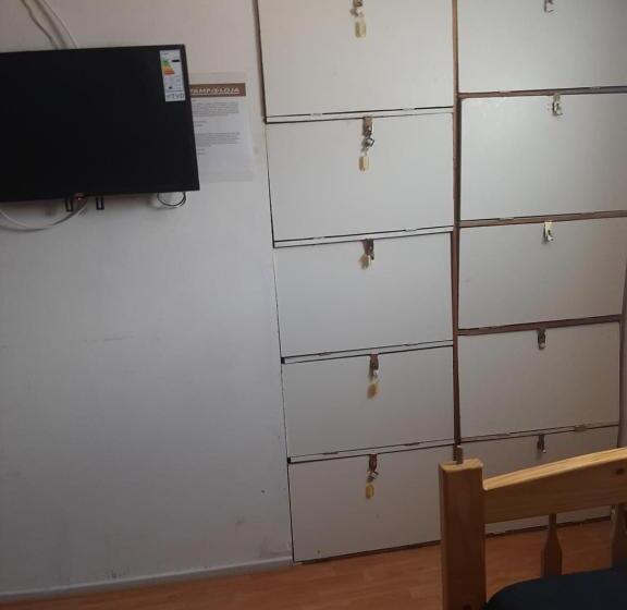 تختخواب در اتاق مشترک, Hostal Pampaloja