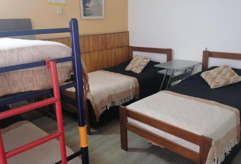 Economy Quadruple Room, Hostal Pampaloja