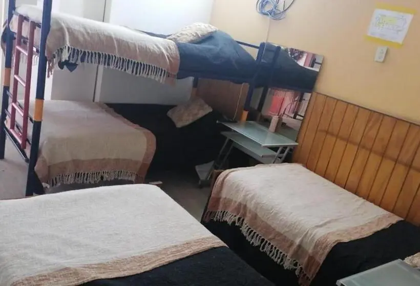 Economy Quadruple Room, Hostal Pampaloja