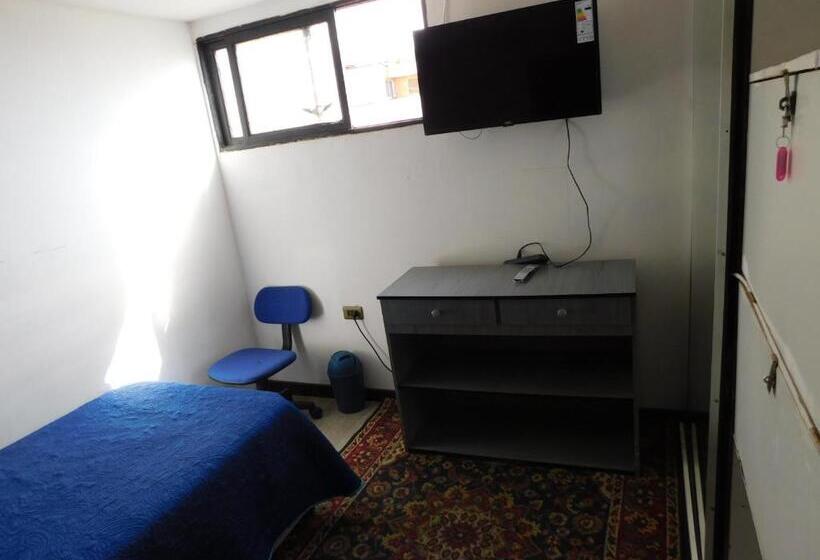 اتاق استاندارد یک نفره, Hostal Pampaloja