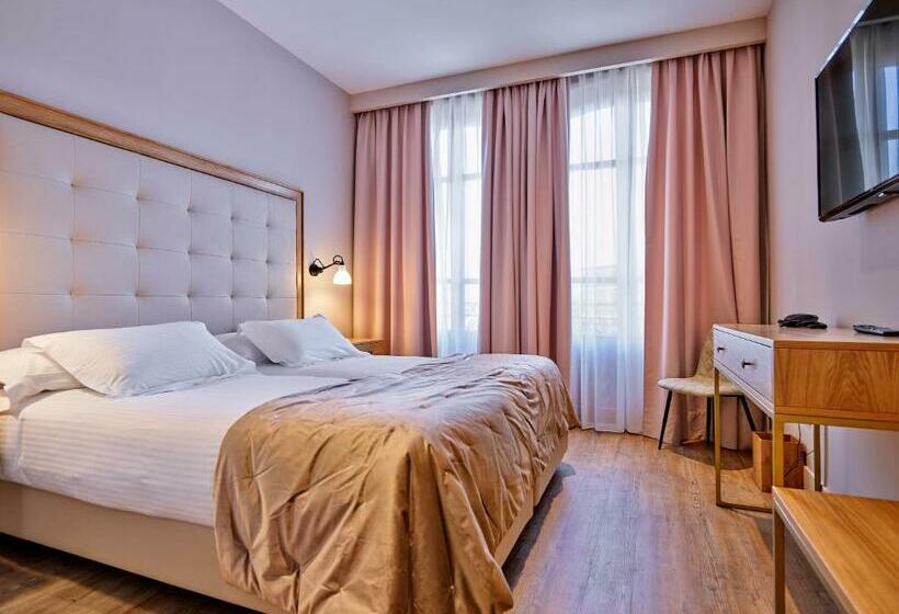 اتاق لوکس, Boutique Adolfo