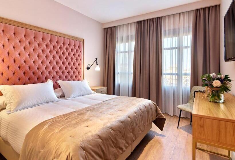 اتاق لوکس, Boutique Adolfo