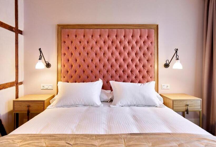 اتاق لوکس, Boutique Adolfo