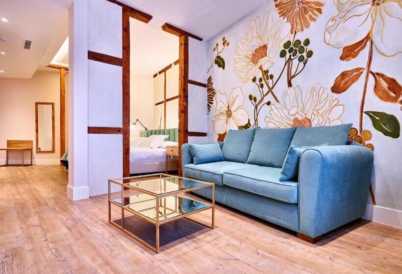 مجموعه ویستا شهر, Boutique Adolfo