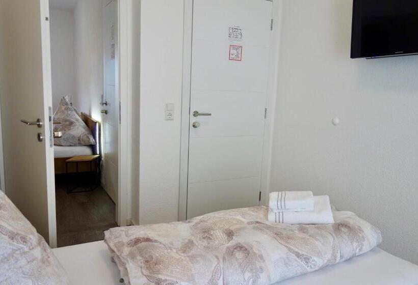 Семейный Номер, Seeadler