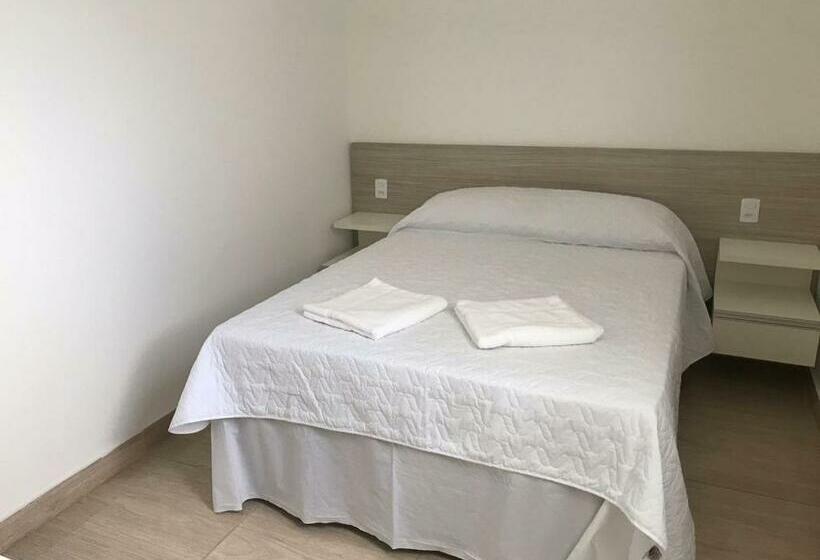 شقة غرفة واحدة, Star Apart